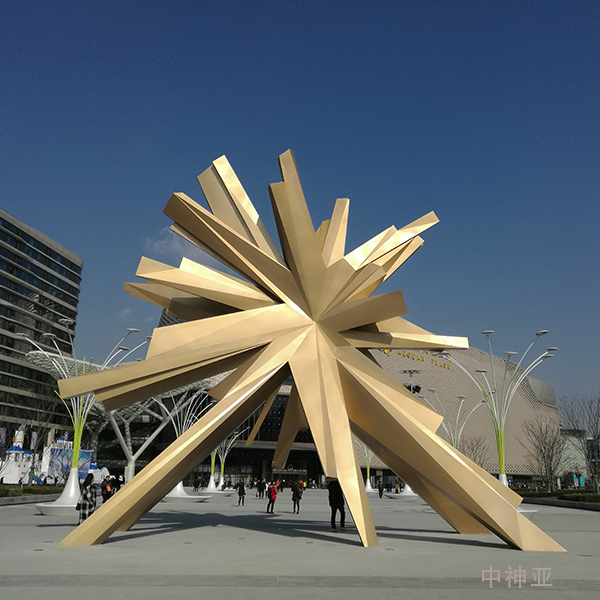 《星光》 高12m 不銹鋼烤漆 設(shè)計：晉松 2017年 位于上海吳中路新華紅星國際廣場